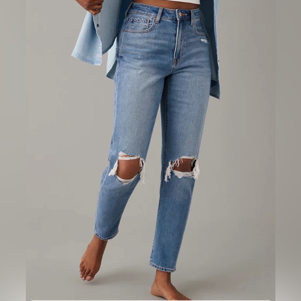 AE Ripped Mom Jean - NWT